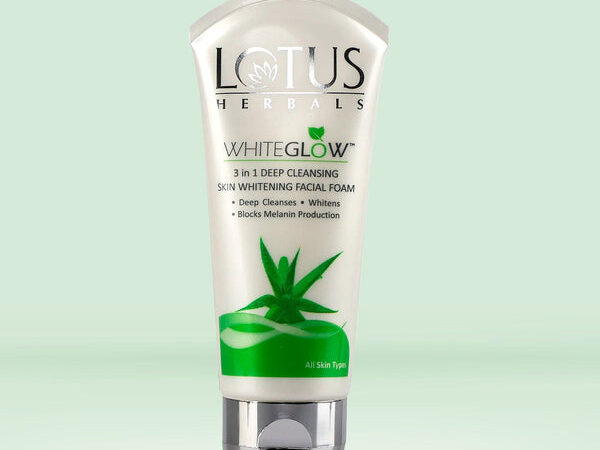 Lotus Whiteglow 3in1 Deep Facial Foam 100gm